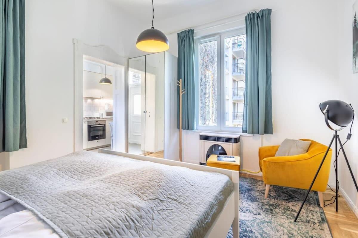 Lovely & Cozy With A C Apartament